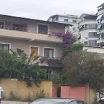 Flowers Apartamento Tirana